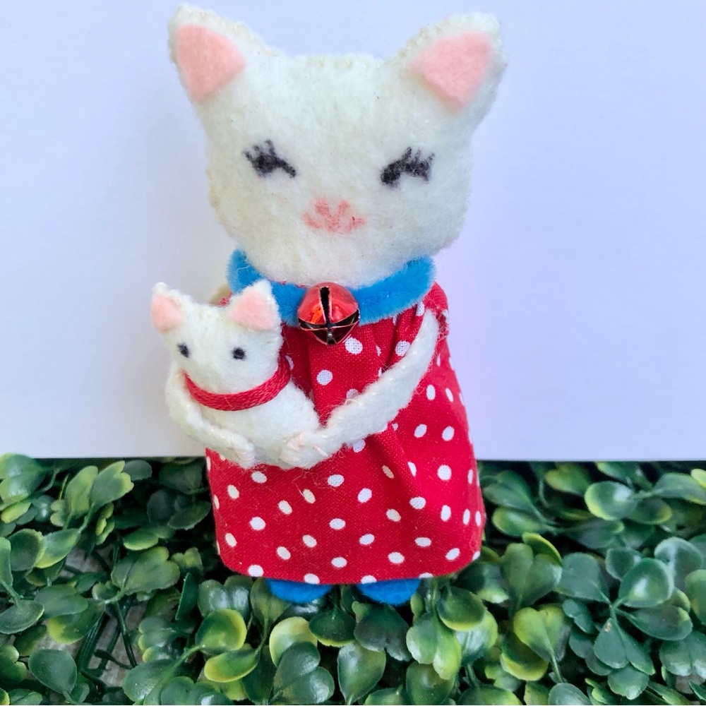 Felt Cat art doll with kitten Red Polka Dot Dress hand-sewn Mom Baby - Picture 2 of 9